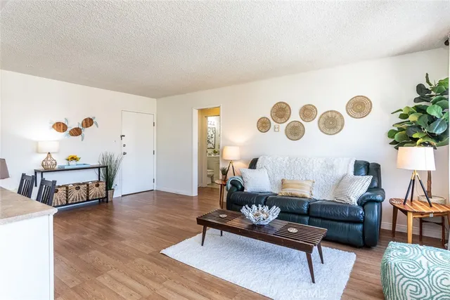 $325,000 | 250 Linden Avenue, Unit 25, Long Beach, CA 90802