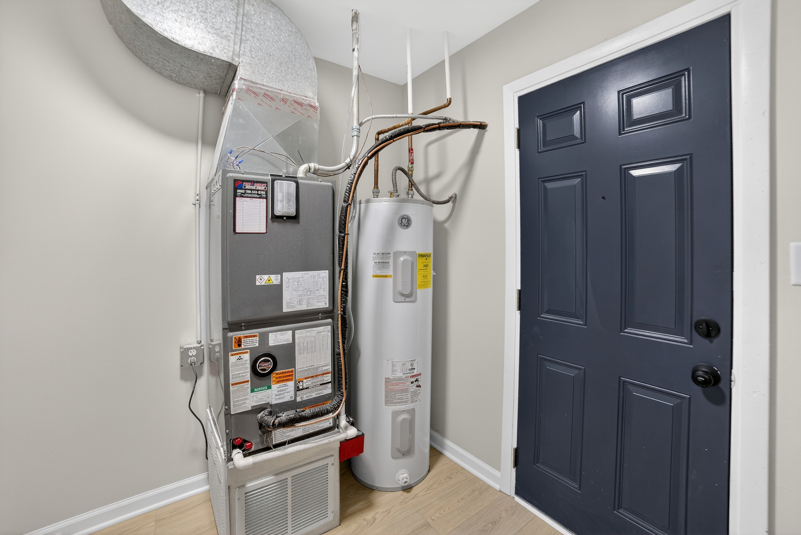 525 North Springfield Avenue Chicago, IL 60624 - Photo 18 of 24 a view of storage and utility room with washer and dryer