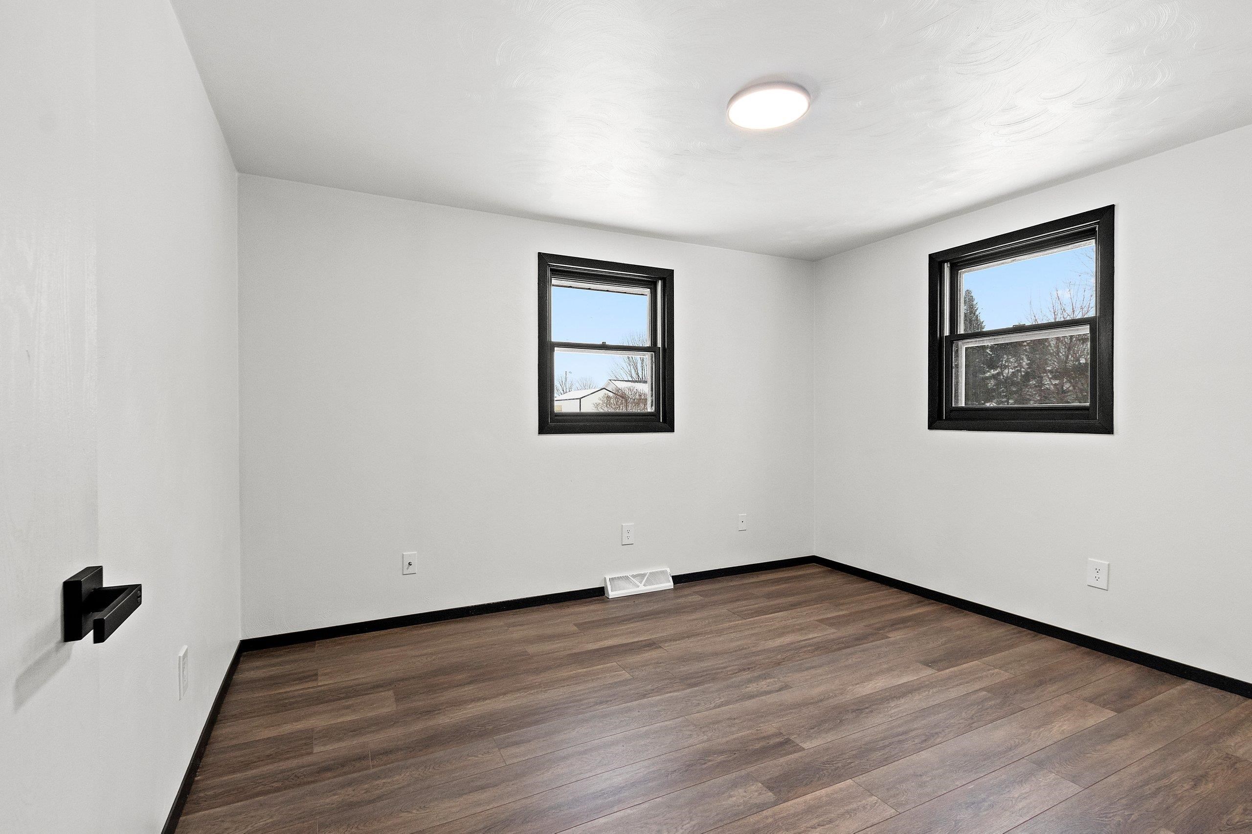 409 Easy Street Green Bay, WI 54311 - Photo 12 of 41