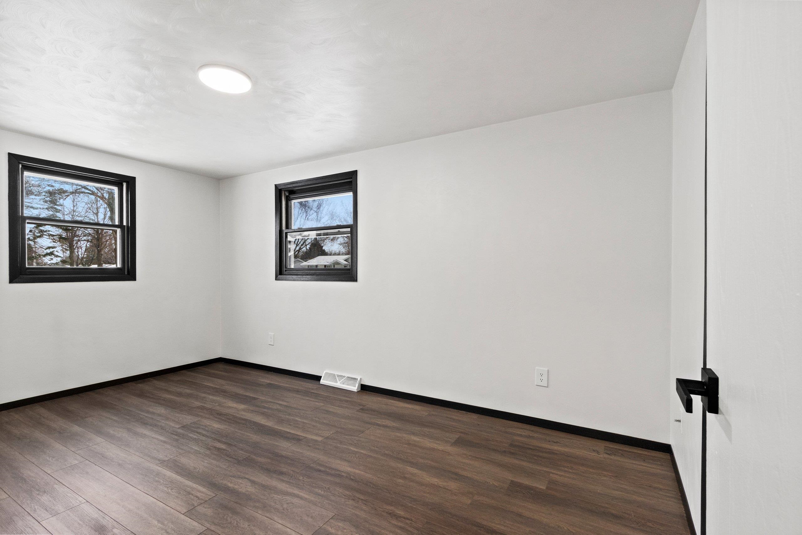 409 Easy Street Green Bay, WI 54311 - Photo 15 of 41