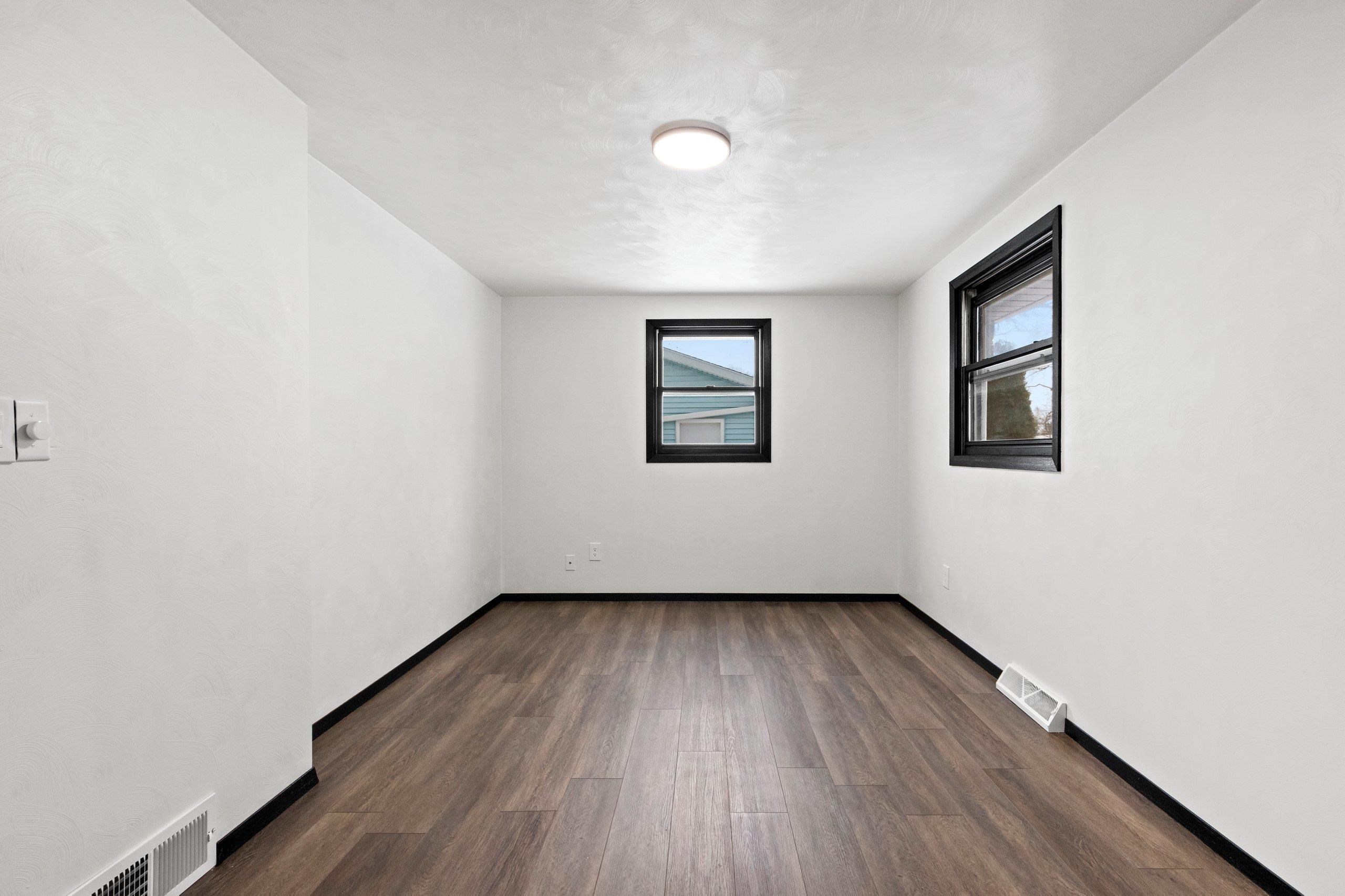 409 Easy Street Green Bay, WI 54311 - Photo 16 of 41