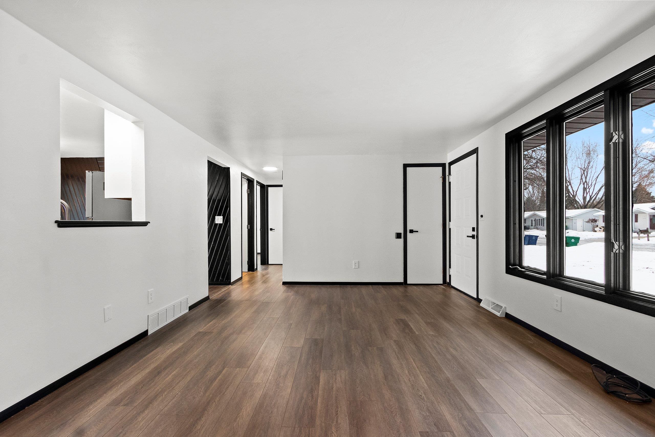 409 Easy Street Green Bay, WI 54311 - Photo 5 of 41