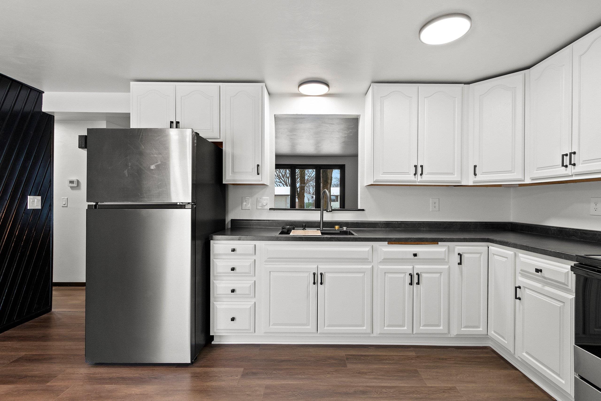 409 Easy Street Green Bay, WI 54311 - Photo 8 of 41