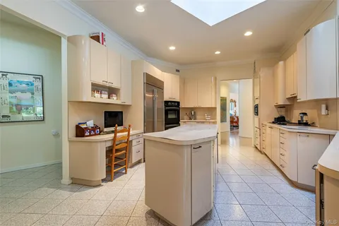 $3,850,000 | 735 Remsens Lane, Upper Brookville, NY 11771