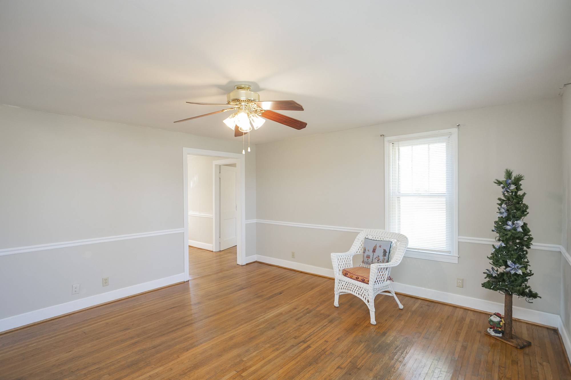 7114 Deer Ridge Road Fairview, TN 37062 - Photo 36 of 55 a living room with furniture and a potted plant