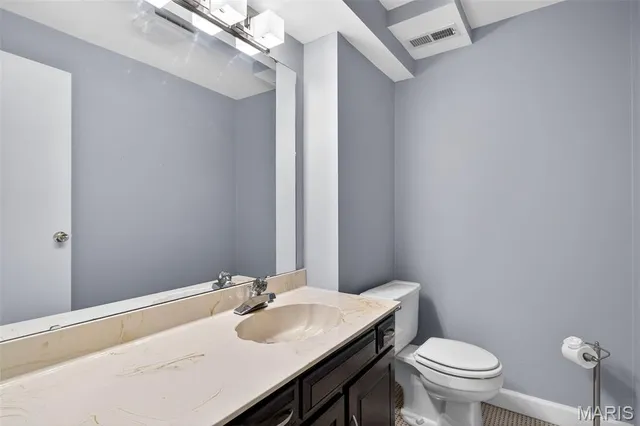 $750,000 | 617 Lakeview Road, Lake St. Louis, MO 63367