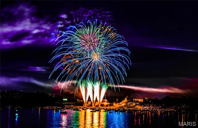 $750,000 | 617 Lakeview Road, Lake St. Louis, MO 63367