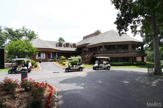 $750,000 | 617 Lakeview Road, Lake St. Louis, MO 63367