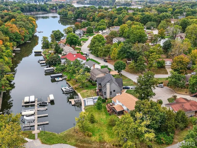 $750,000 | 617 Lakeview Road, Lake St. Louis, MO 63367