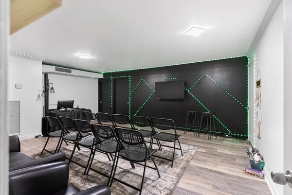 a very nice looking room with a chair