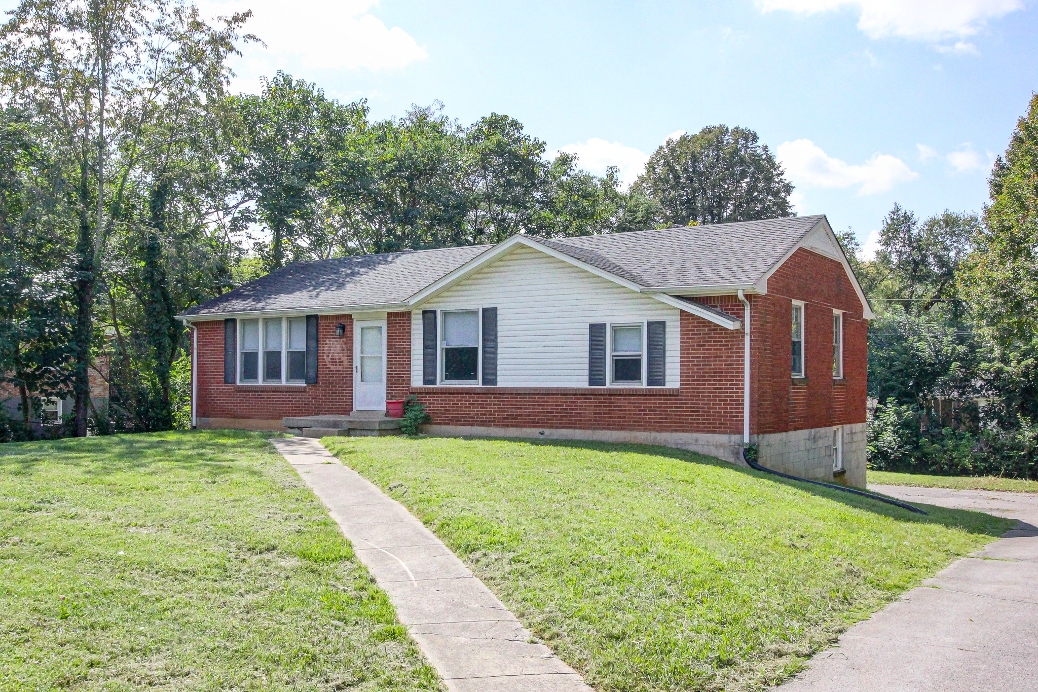 119 Bluegrass Road Clarksville, TN 37042 - Photo 1 of 14 Gallery Image 1