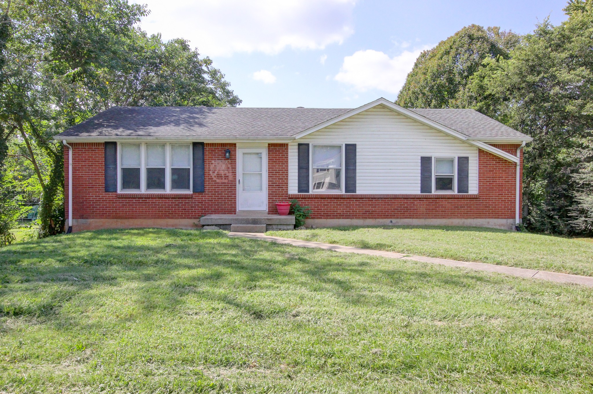 119 Bluegrass Road Clarksville, TN 37042 - Photo 2 of 14 Gallery Image 2