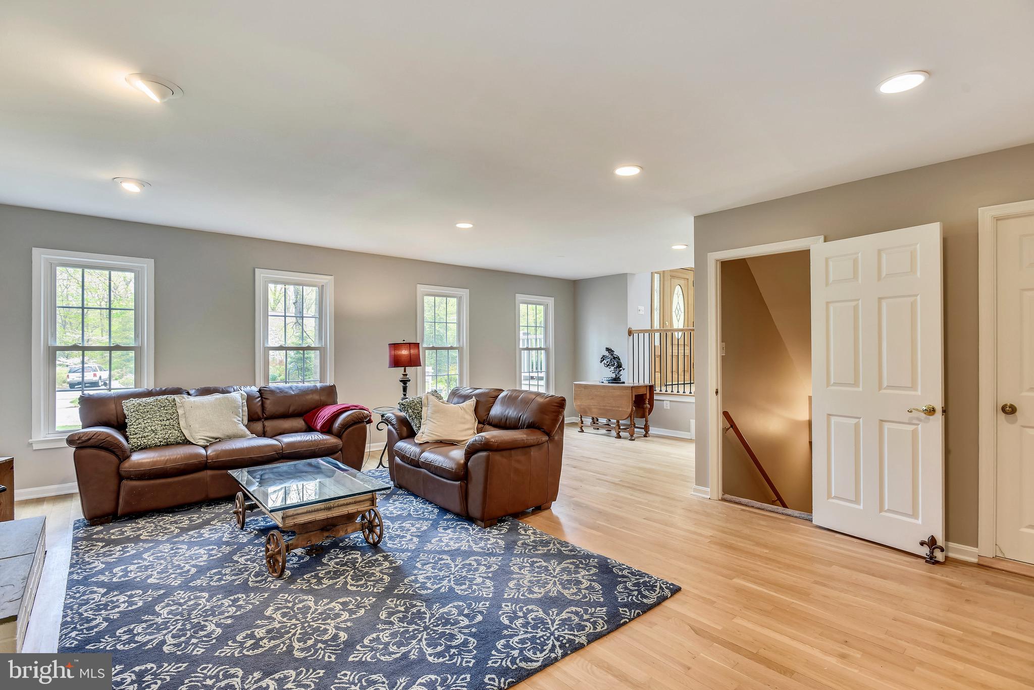11727 Quay Road Oakton, VA 22124 - Photo 14 of 47 Big, inviting family room