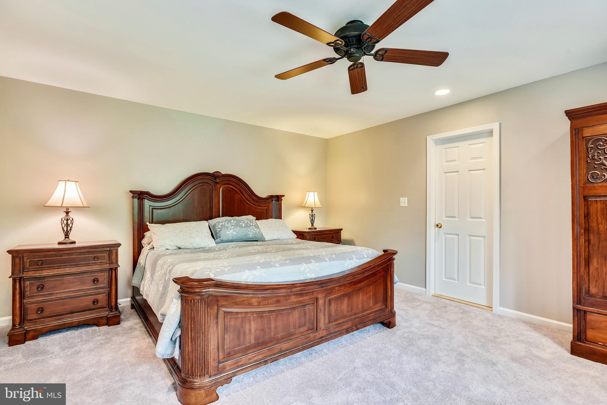 11727 Quay Road Oakton, VA 22124 - Photo 17 of 47 Spacious master bedroom