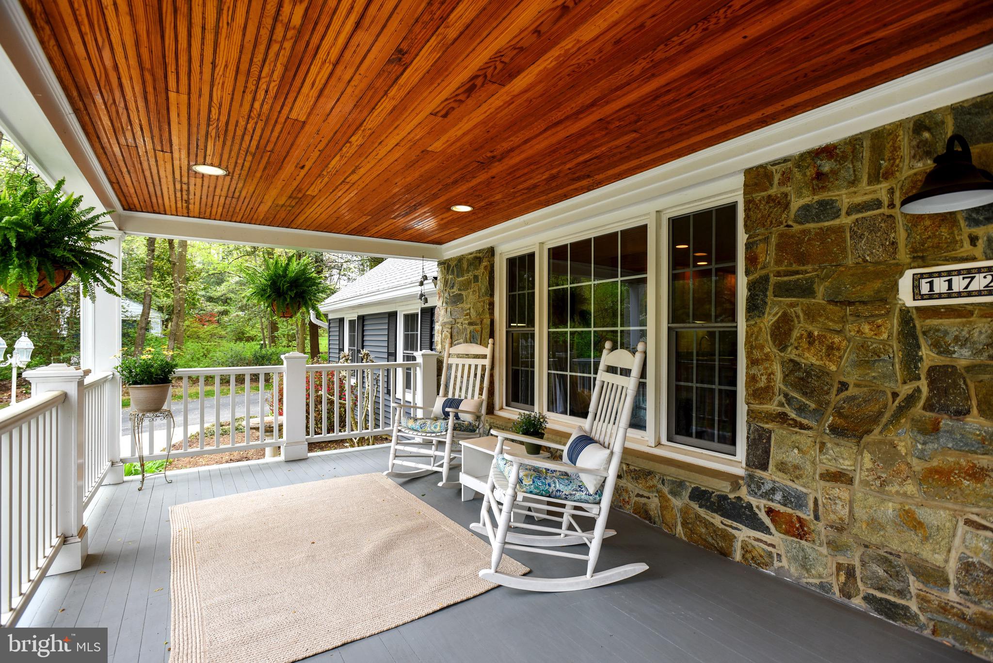 11727 Quay Road Oakton, VA 22124 - Photo 6 of 47 Warm and inviting front porch!