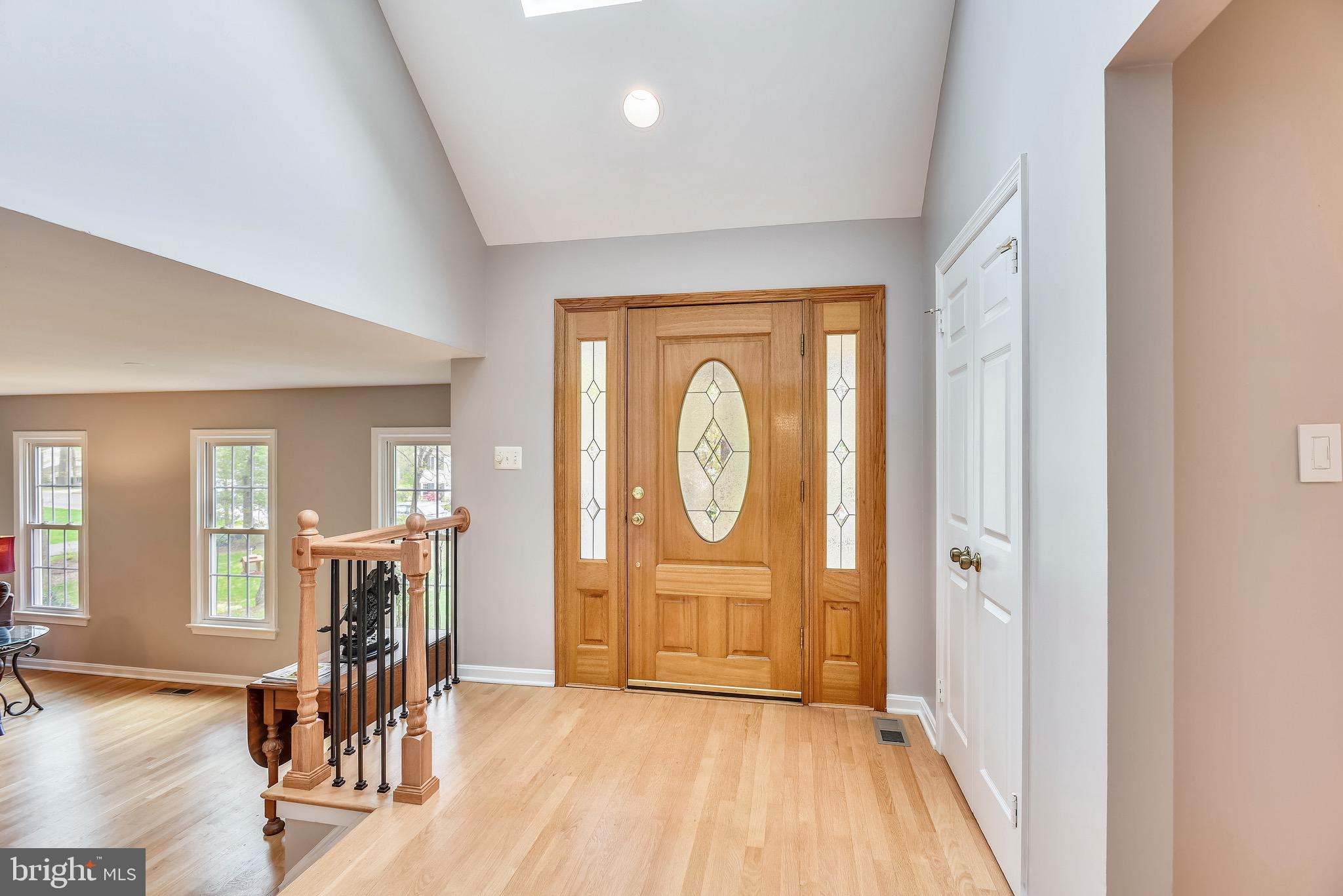11727 Quay Road Oakton, VA 22124 - Photo 8 of 47 Vaulted ceilings at foyer are impressive