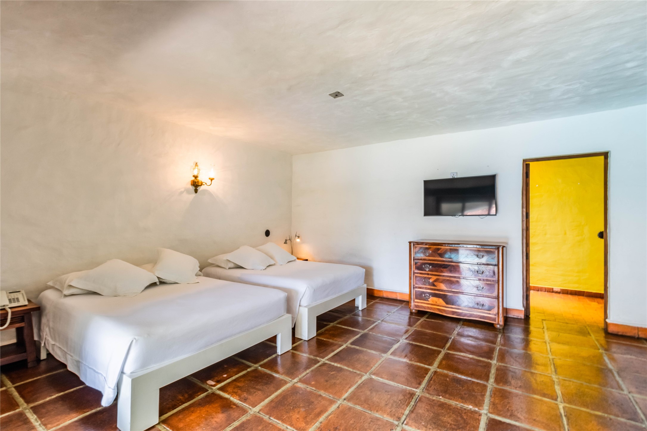 12 Jaime Nuno Granite City, undefined 62040 - Photo 15 of 25 a bedroom with a bed and a lamp on the table
