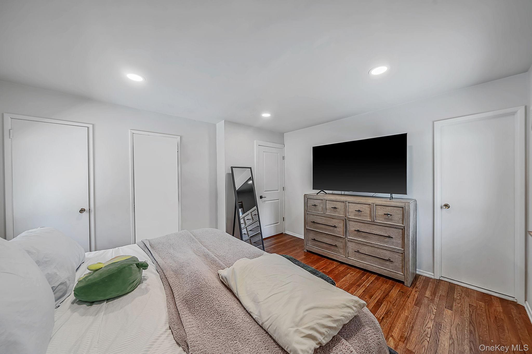 156 Wicks Road Commack, NY 11725 - Photo 20 of 35