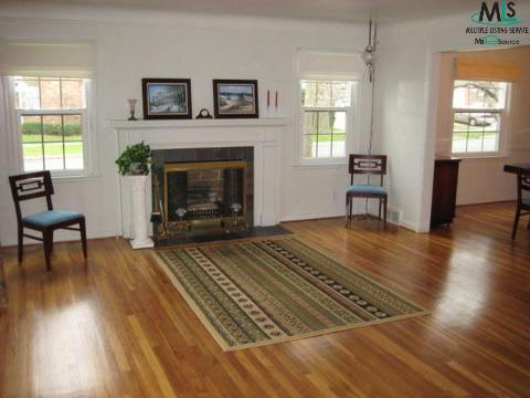 801 Barrington Road Grosse Pointe, MI 48230 - Photo 9 of 9 923221-8.JPG
