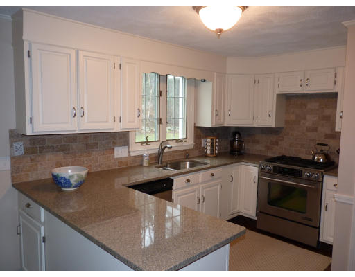 29 Oriole Road Medfield, MA 02052 - Photo 9 of 29 Gallery Image 9
