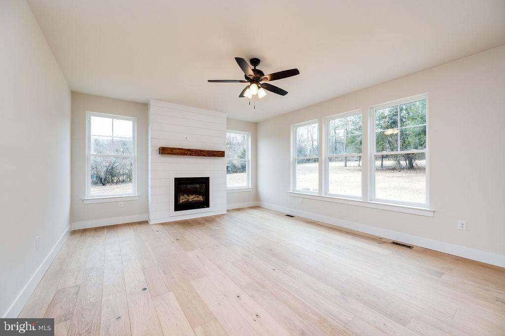 1053 Nemeth Road Coopersburg, PA 18036 - Photo 17 of 31 Expansive family room, lots of sunlight