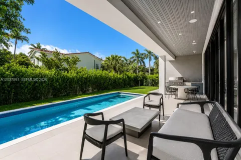 $7,295,000 | 4430 Nautilus Drive, Miami Beach, FL 33140