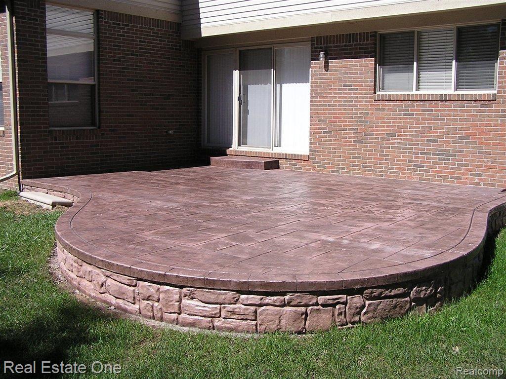 2399 Jackson Drive Rochester, MI 48309 - Photo 16 of 16 new patio.JPG