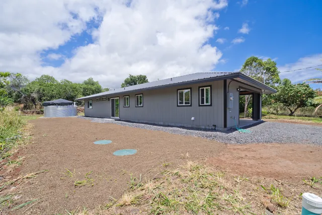 a view of a house with backyard and garden