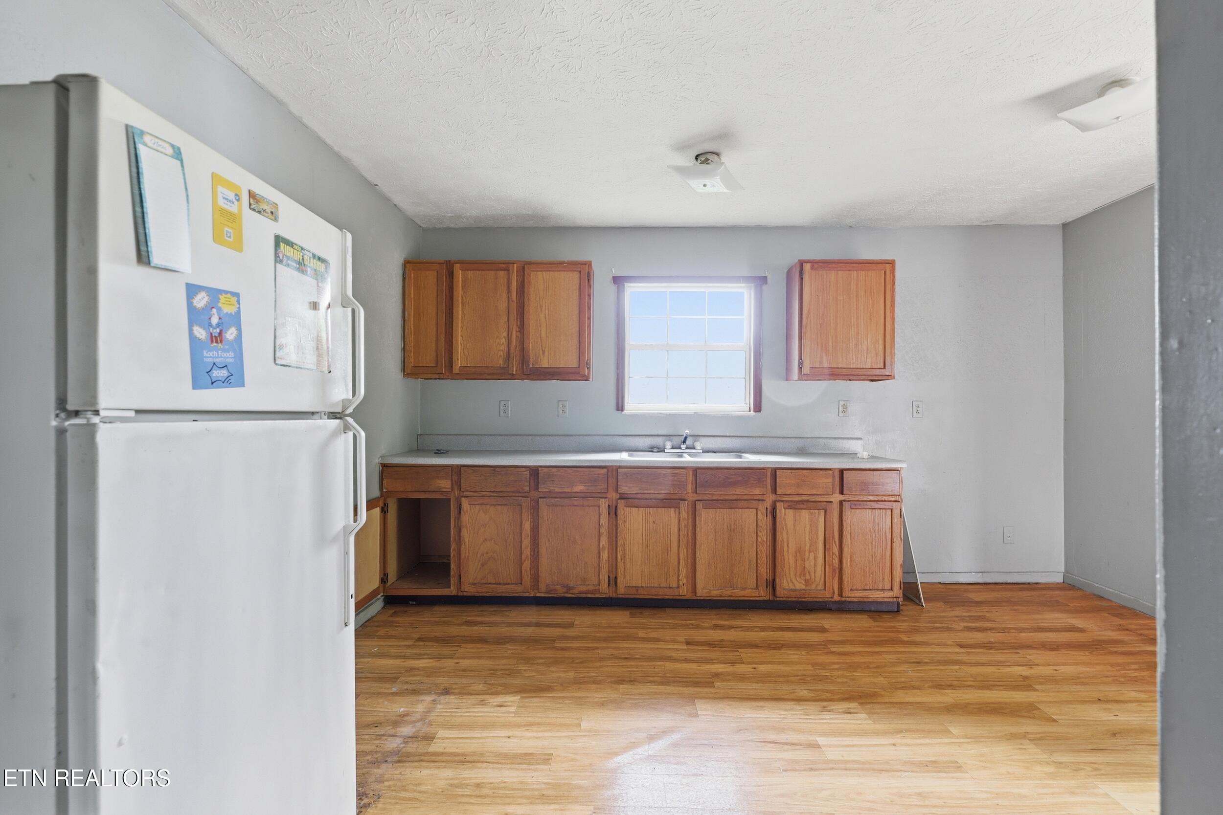 809 East Rhoten Street Jefferson City, TN 37760 - Photo 6 of 22 17_809_e_rhoten_st_0025
