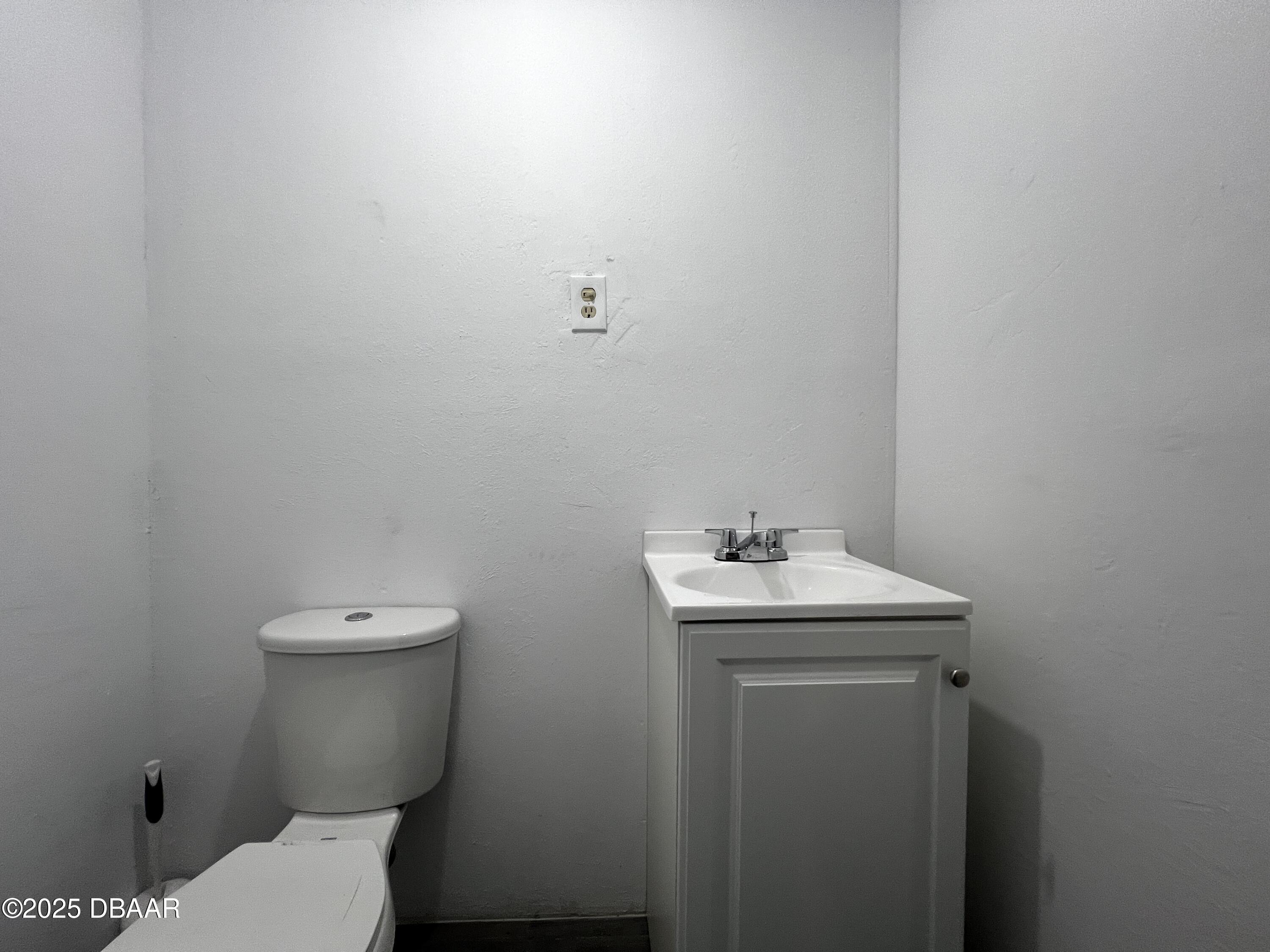601 Berkshire Road Daytona Beach, FL 32114 - Photo 19 of 21 a bathroom with a sink mirror and toilet