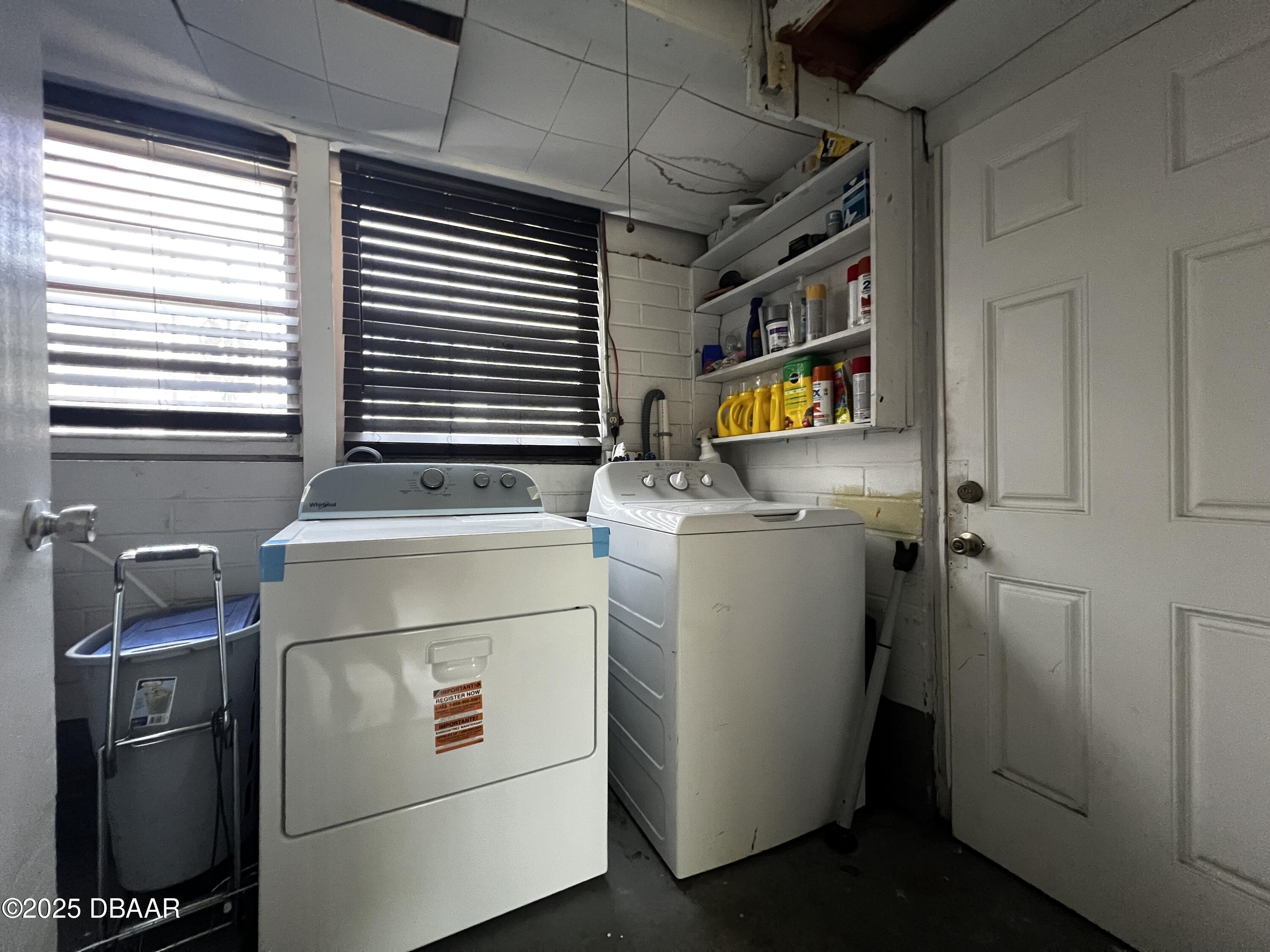 601 Berkshire Road Daytona Beach, FL 32114 - Photo 10 of 21 a utility room with dryer and washer