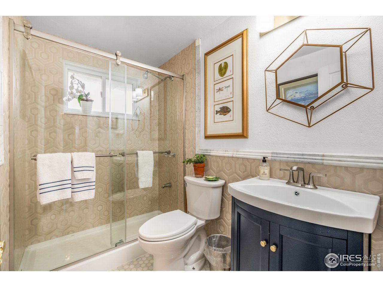 9322 Rogers Road Longmont, CO 80503 - Photo 21 of 40 Full Bathroom, fully updated