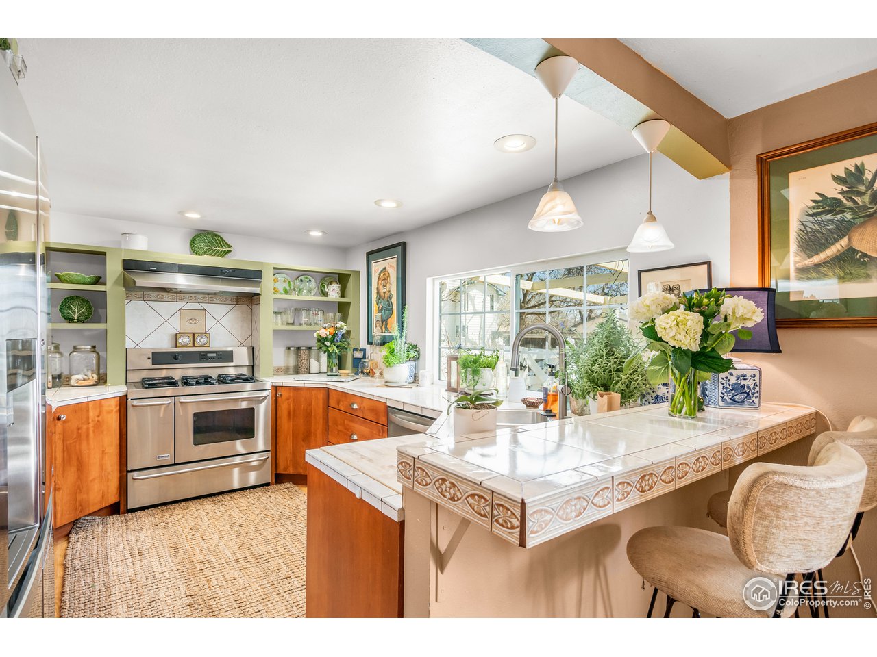 9322 Rogers Road Longmont, CO 80503 - Photo 9 of 40 Bright and Sunny Kitchen
