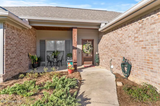 $269,500 | 30 Castlewoods Way, Petal, MS 39465