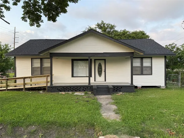 $2,600 | 1934 Austin Avenue, Port Arthur, TX 77640
