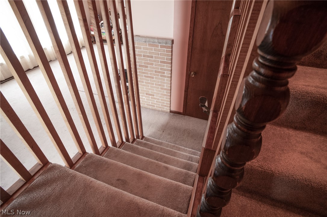 11 Pacific Road Northeast Carrollton, OH 44615 - Photo 24 of 46 Staircase to second level