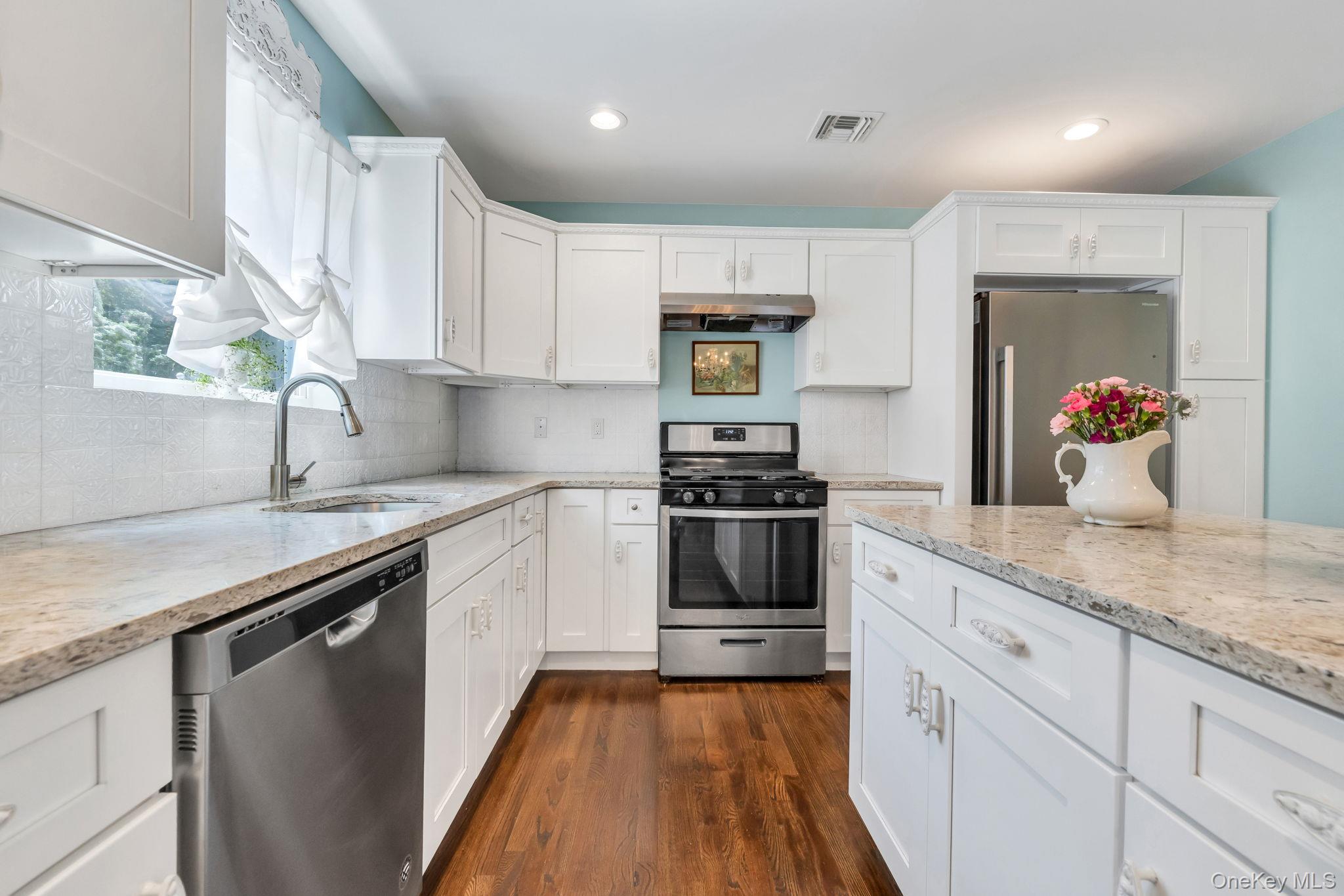 17 Walnut Road Kings Park, NY 11754 - Photo 21 of 34