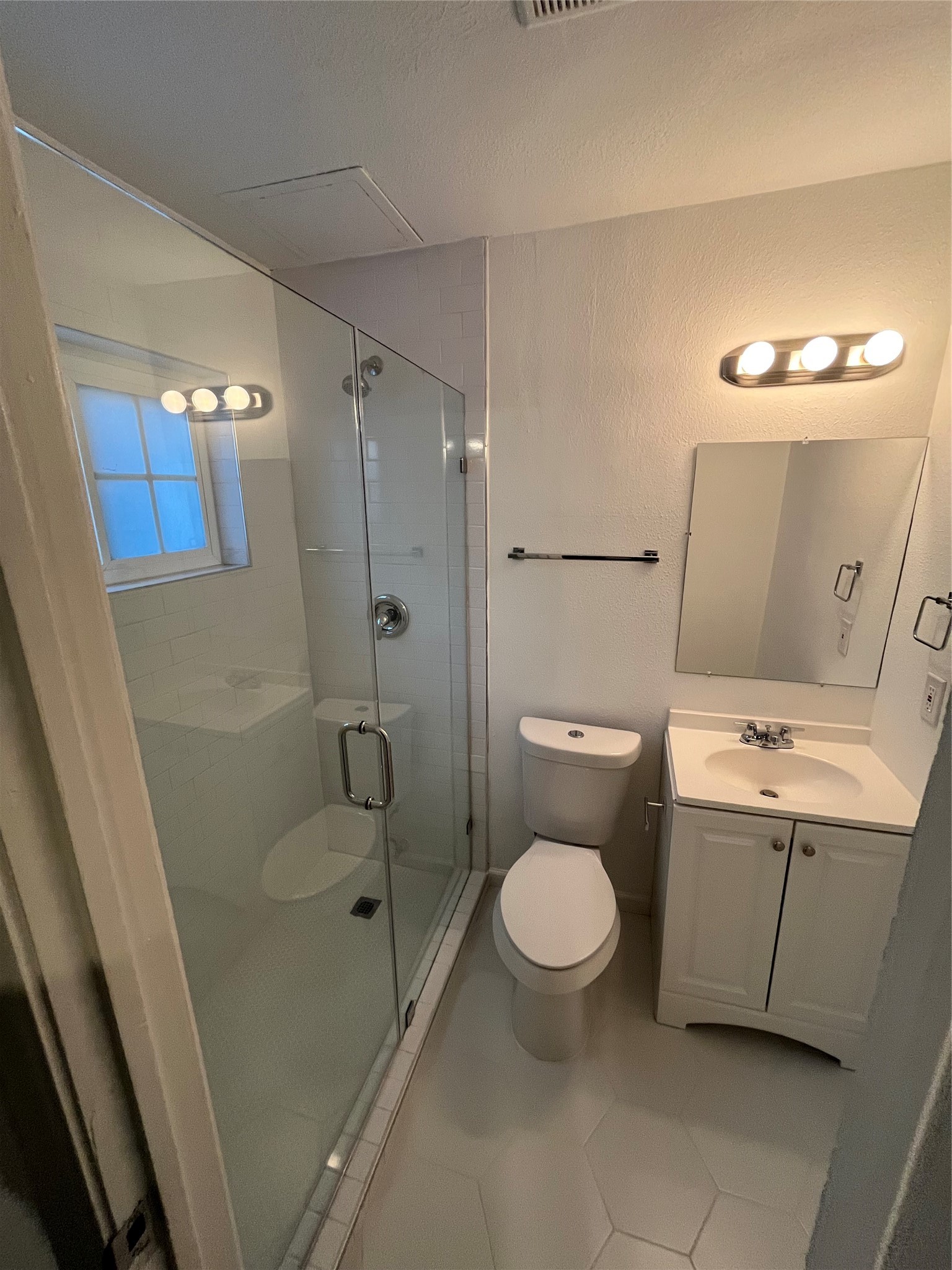 1722 Colquitt Street, Unit 3 Houston, TX 77098 - Photo 5 of 7 Bathroom