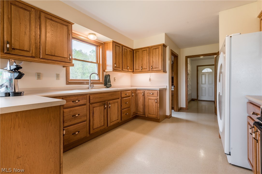 1351 Sharon Valley Road New Philadelphia, OH 44663 - Photo 10 of 32