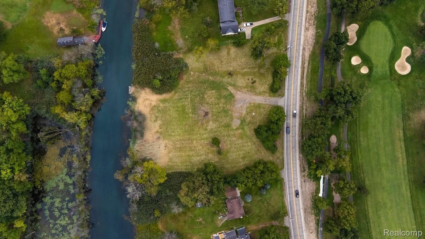 22883 Meridian Road Grosse Ile, MI 48138 - Photo 5 of 13 Green4.jpg