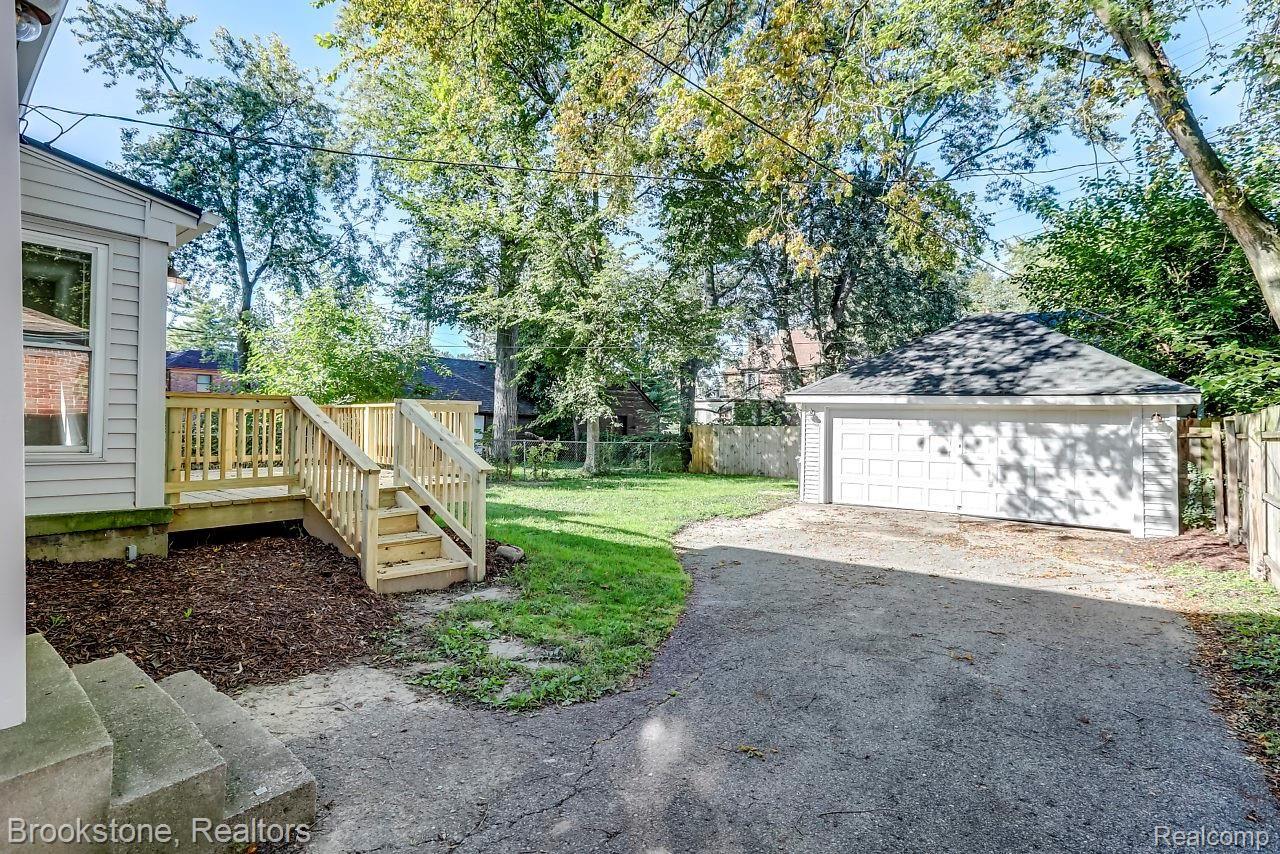 16515 Huntington Road Detroit, MI 48219 - Photo 11 of 14 16515 Huntington Road, Detroit, MI-34-SMALL.jpg
