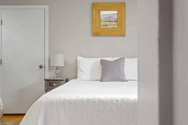 $3,999 | 21 A Portsmouth Avenue, Exeter, NH 03833