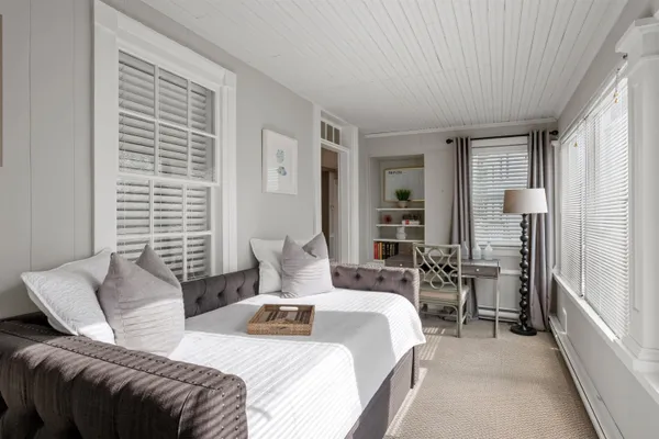 $3,999 | 21 A Portsmouth Avenue, Exeter, NH 03833