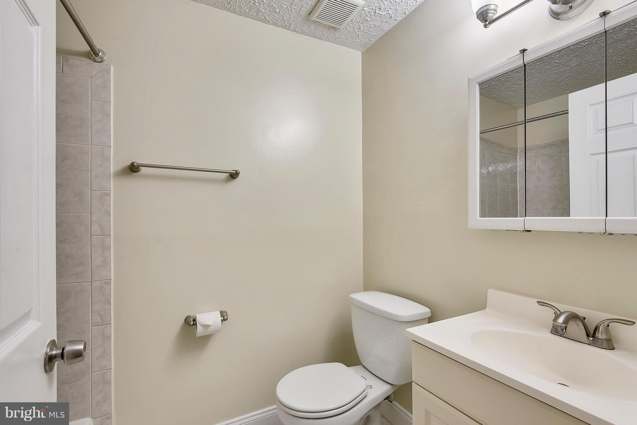 19513 Gunners Branch Road, Unit B512 Germantown, MD 20876 - Photo 15 of 26 Bath