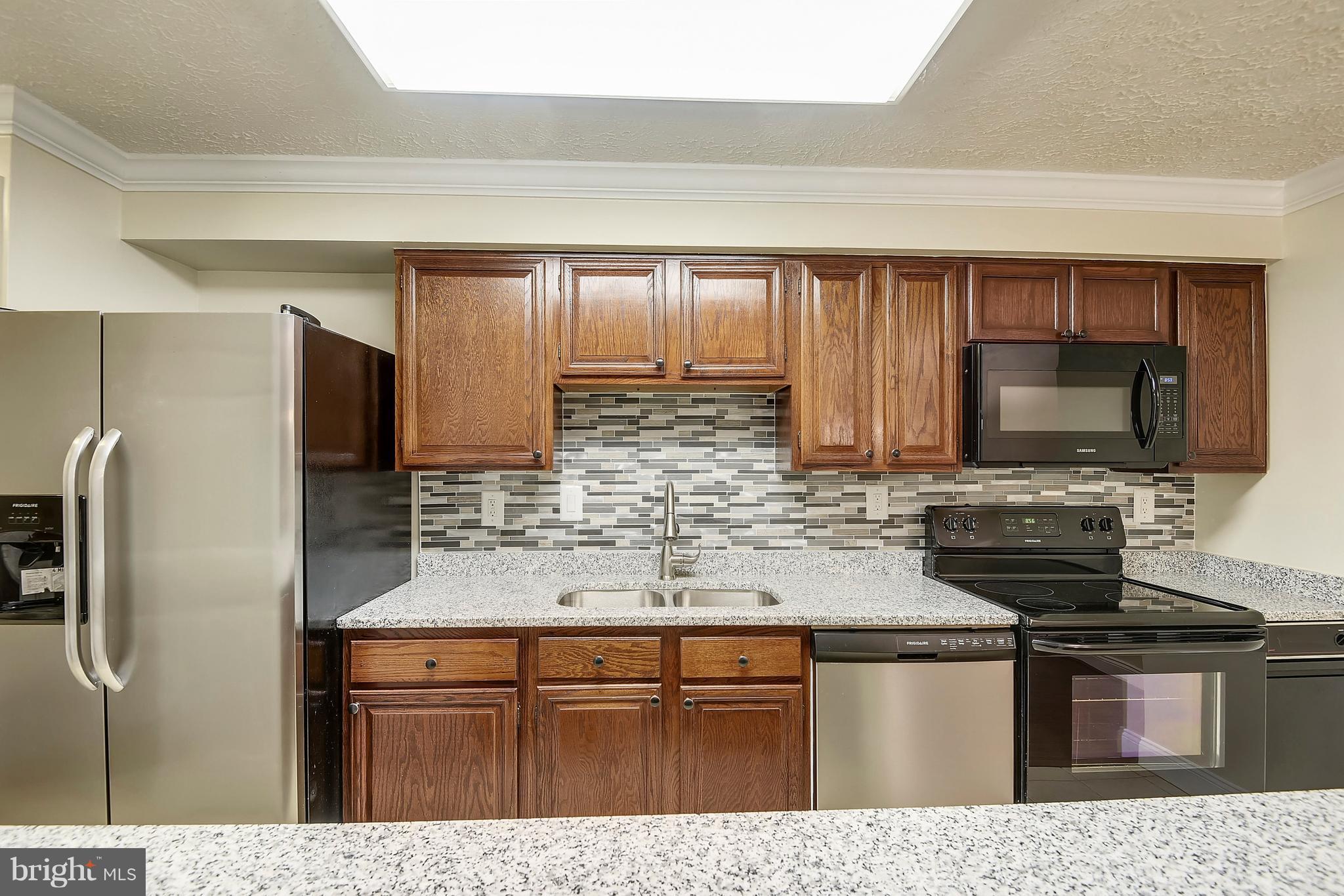 19513 Gunners Branch Road, Unit B512 Germantown, MD 20876 - Photo 3 of 26 Kitchen