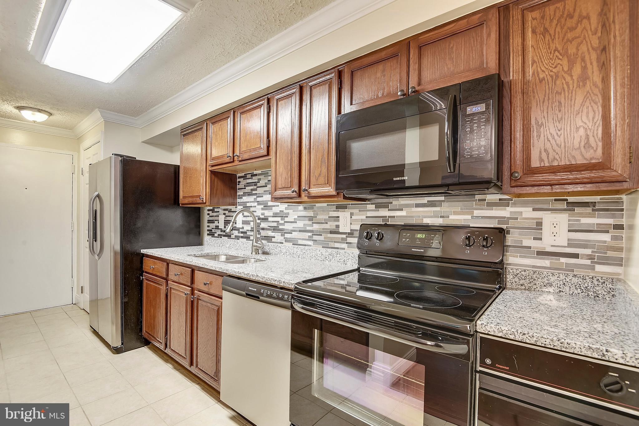 19513 Gunners Branch Road, Unit B512 Germantown, MD 20876 - Photo 4 of 26 Kitchen