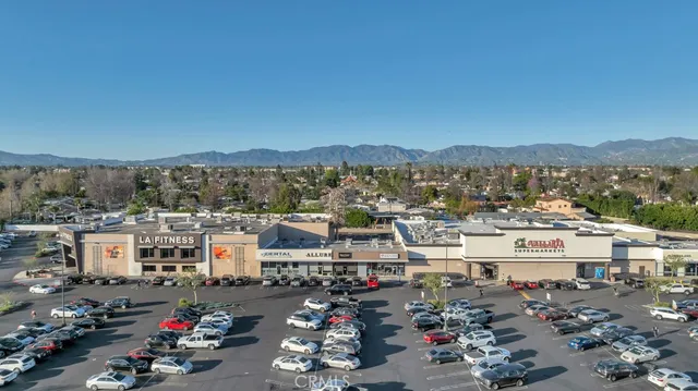a view of entryway with livingroom