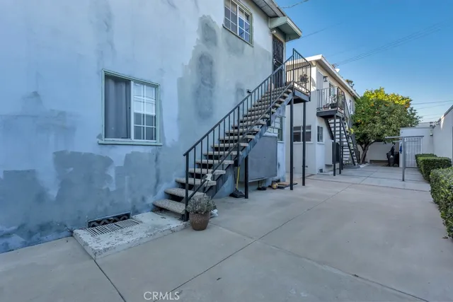 $1,450,000 | 6308 Coldwater Canyon Avenue, North Hollywood, CA 91606