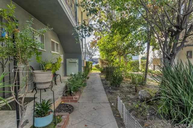 $1,450,000 | 6308 Coldwater Canyon Avenue, North Hollywood, CA 91606