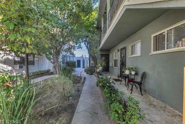 $1,450,000 | 6308 Coldwater Canyon Avenue, North Hollywood, CA 91606